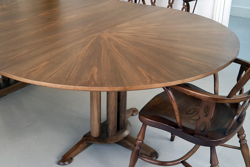 круглая составная шпонированная столешница